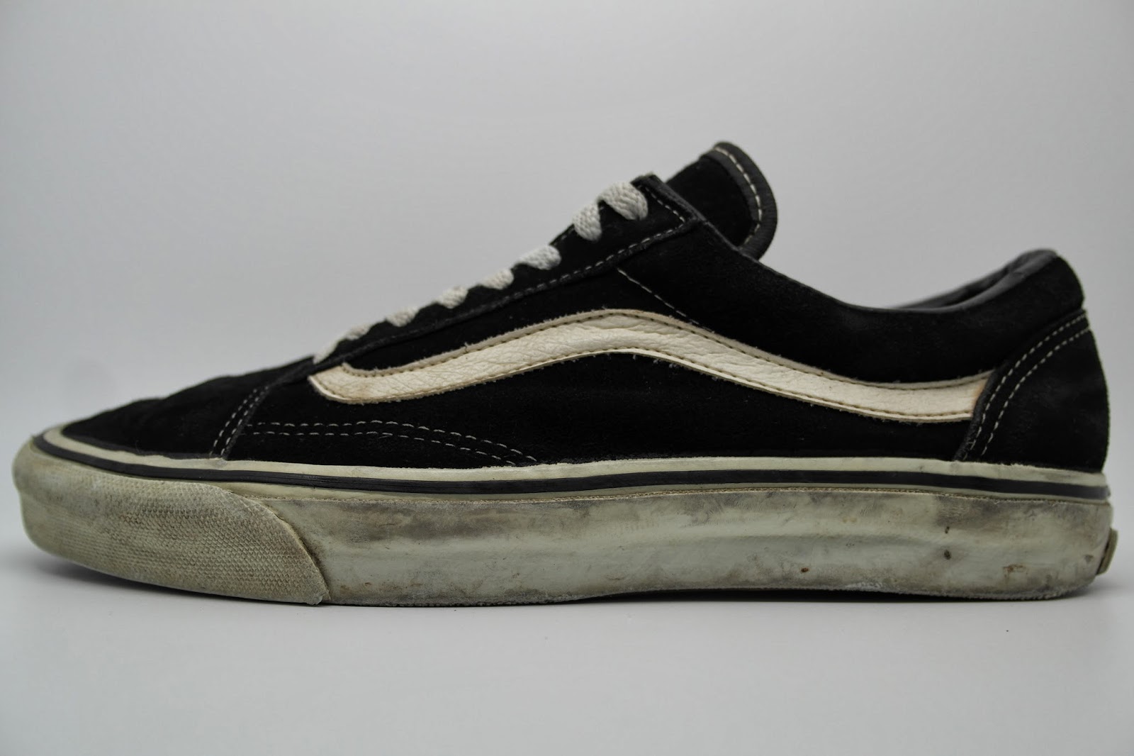 theothersideofthepillow: vintage VANS full black suede OLD SKOOL